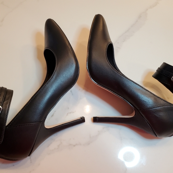 Le Chateau Black High Heel with Ankle Strap Size 7 - Picture 2 of 11